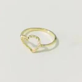 ANEL CORAÇÃO VAZADO PEQUENO DOURADO
