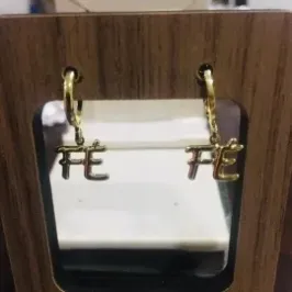 BRINCO ARGOLINHA TRANQUETA FÉ PENDUREZA DOURADO