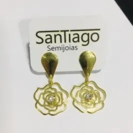 BRINCO FLOR VAZADA LEVE PENDUREZA 
