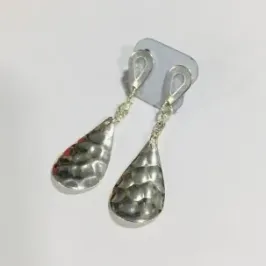 BRINCO GOTA TRABALHADA PENDUREZA BANHO DE PRATA