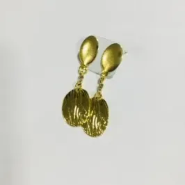 BRINCO TRABALHADO PENDUREZA DOURADO