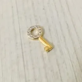 PINGENTE BERLOQUE CHAVE DOURADO