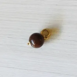 PINGENTE BOLA MARROM MADEIRA DOURADO