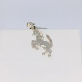 PINGENTE CAVALO EMPINANDO BANHO DE PRATA