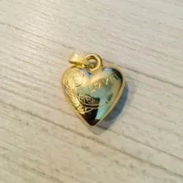 PINGENTE CORAÇÃO LOVE FECHADO