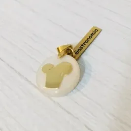 PINGENTE DE PROFISSÃO GASTRONOMIA MADRE PÉROLA DOURADO