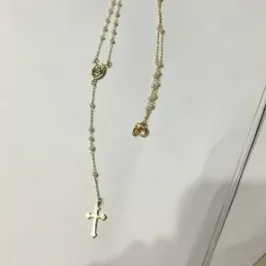 TERÇO MEDALHA FATIMA PÉROLA DOURADO 80 CM
