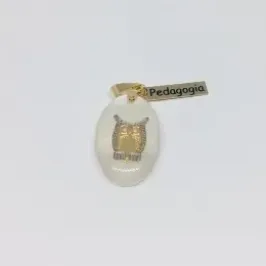 PINGENTE DE PROFISSÃO PEDAGOGIA MADRE PÉROLA DOURADO