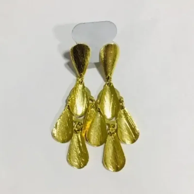 BRINCO 4 FOLHAS PEQUENAS PENDUREZA DOURADO