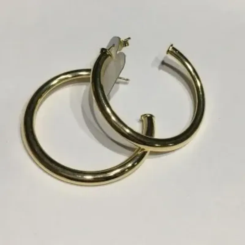 BRINCO ARGOLA TUBO MÉDIO DOURADO
