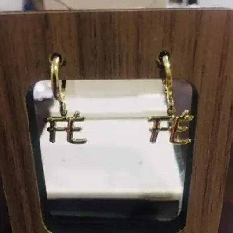 BRINCO ARGOLINHA TRANQUETA FÉ PENDUREZA DOURADO