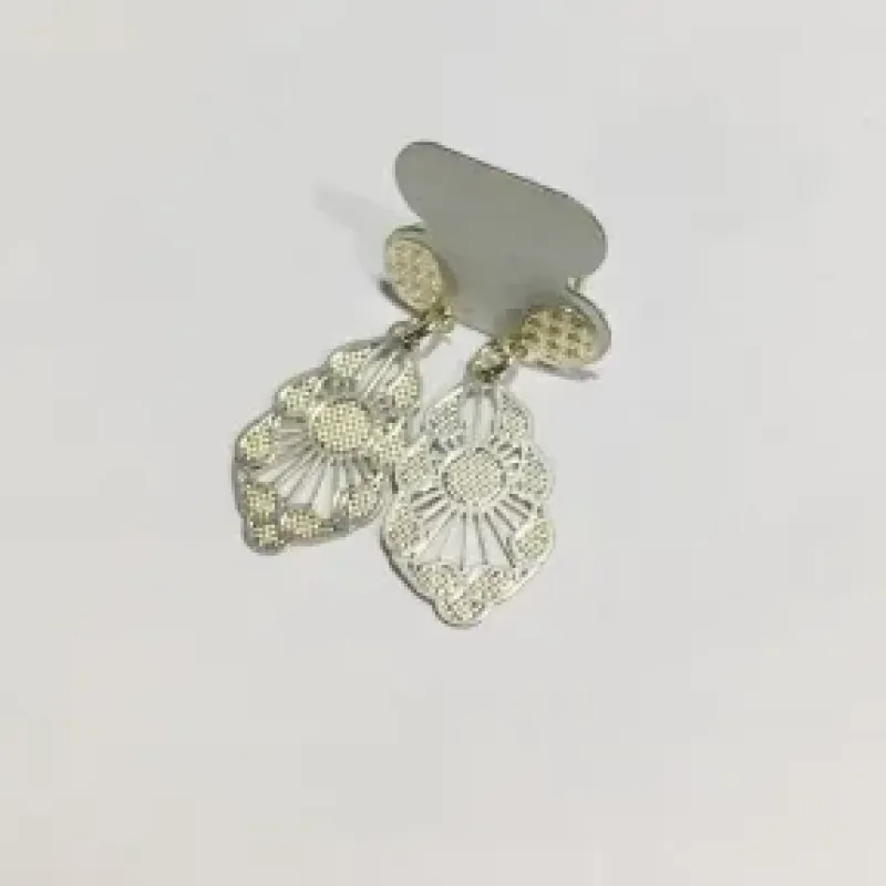 BRINCO FOLHA PENDUREZA BANHO DE PRATA