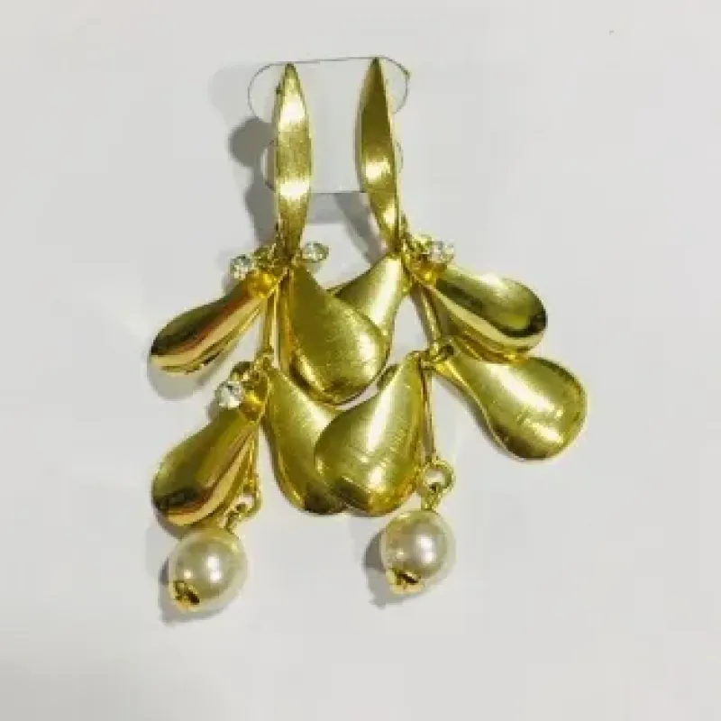 BRINCO FOLHAS COM PÉROLA 