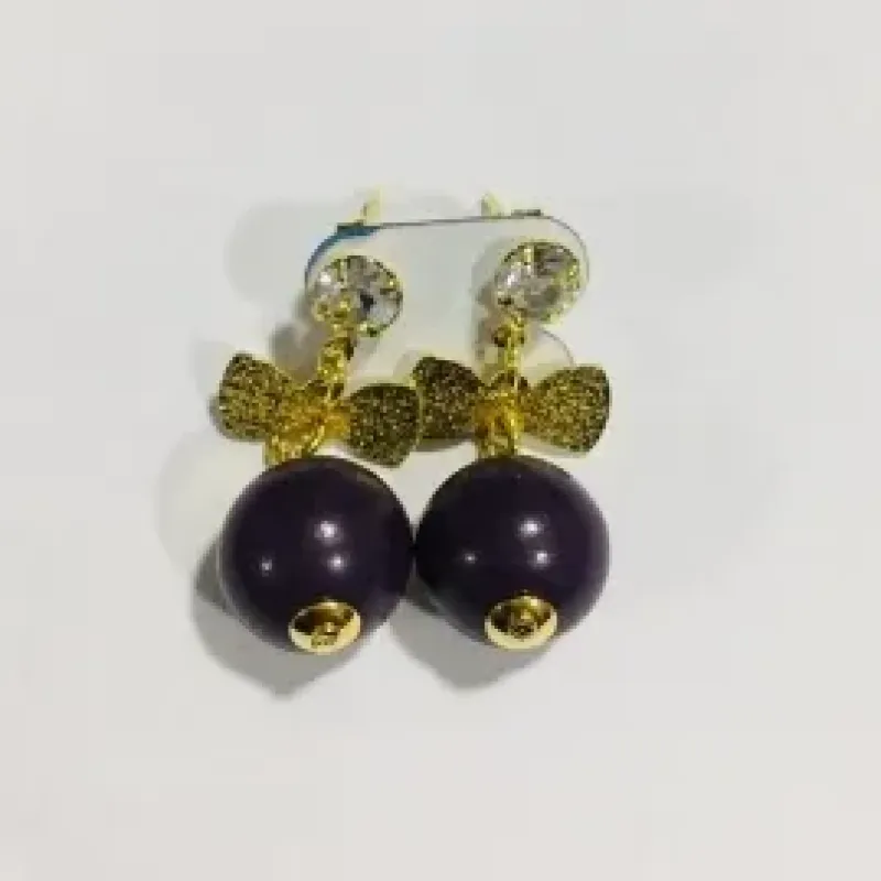 BRINCO LAÇO COM BOLA RESINA ROXA PENDUREZA 