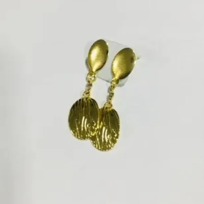 BRINCO TRABALHADO PENDUREZA DOURADO