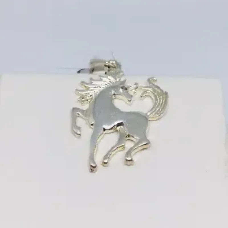 PINGENTE CAVALO ARREPIADO BANHO DE PRATA