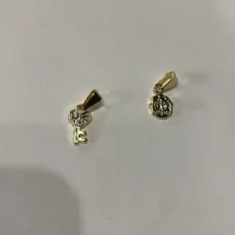 PINGENTE CHAVE FLOR PEDRA CHECA DOURADO