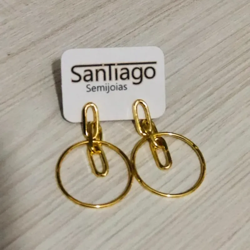 BRINCO ESFÉRICO COM ELOS DOURADO