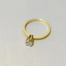 ANEL SOLITÁRIO BASE FIRME ZIRCÔNIA DOURADO