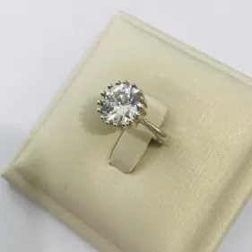ANEL SOLITÁRIO PEDRA GRANDE ARREDONDADA ZIRCONIA BANHO DE PRATA