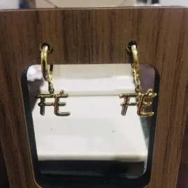 BRINCO ARGOLINHA TRANQUETA FÉ PENDUREZA DOURADO