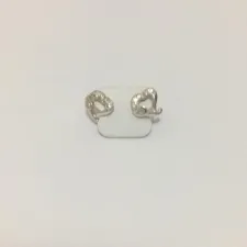 BRINCO CORAÇÃO PEQUENO MICROZIRCONIA BANHO DE PRATA