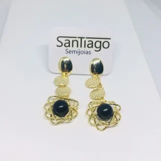BRINCO FLOR PEDRA PRETA PENDUREZA DOURADO