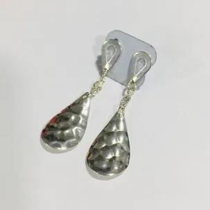 BRINCO GOTA TRABALHADA PENDUREZA BANHO DE PRATA
