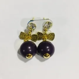 BRINCO LAÇO COM BOLA RESINA ROXA PENDUREZA 