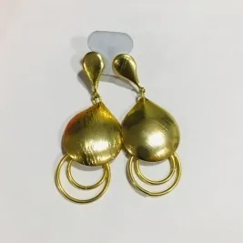 BRINCO MEDALHA LISO COM CÍRCULOS PENDUREZA 