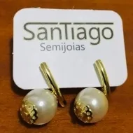 BRINCO PÉROLA COM HASTE DOURADO