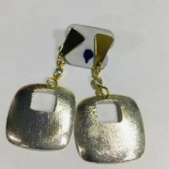 BRINCO QUADRADO PENDUREZA GRANDE DOURADO