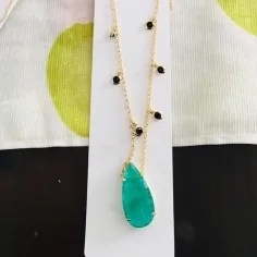 CAIXINHA COLAR PEDRA VERDE GRANDE DOURADO