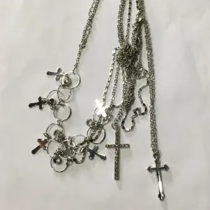 COLAR COM CRUCIFIXO QUADRUPLO NIQUEL FREE 66 CM