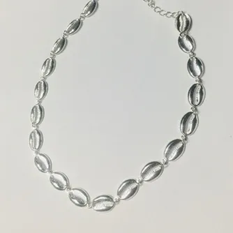 CORRENTE CHOKER BUZIO BANHO DE PRATA 40 CM