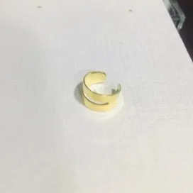 PIERCING FAKE 1 LINHA VAZADA DOURADO