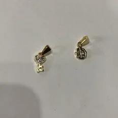 PINGENTE CHAVE FLOR PEDRA CHECA DOURADO