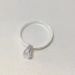 ANEL SOLITÁRIO BASE FIRME ZIRCÔNIA BANHO DE PRATA