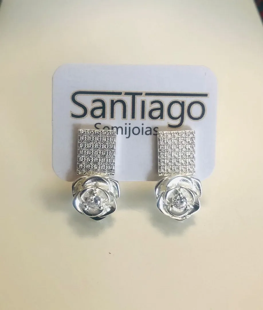 BRINCO FLOR HASTE LARGA MICROZIRCÔNIA BANHO DE PRATA PH