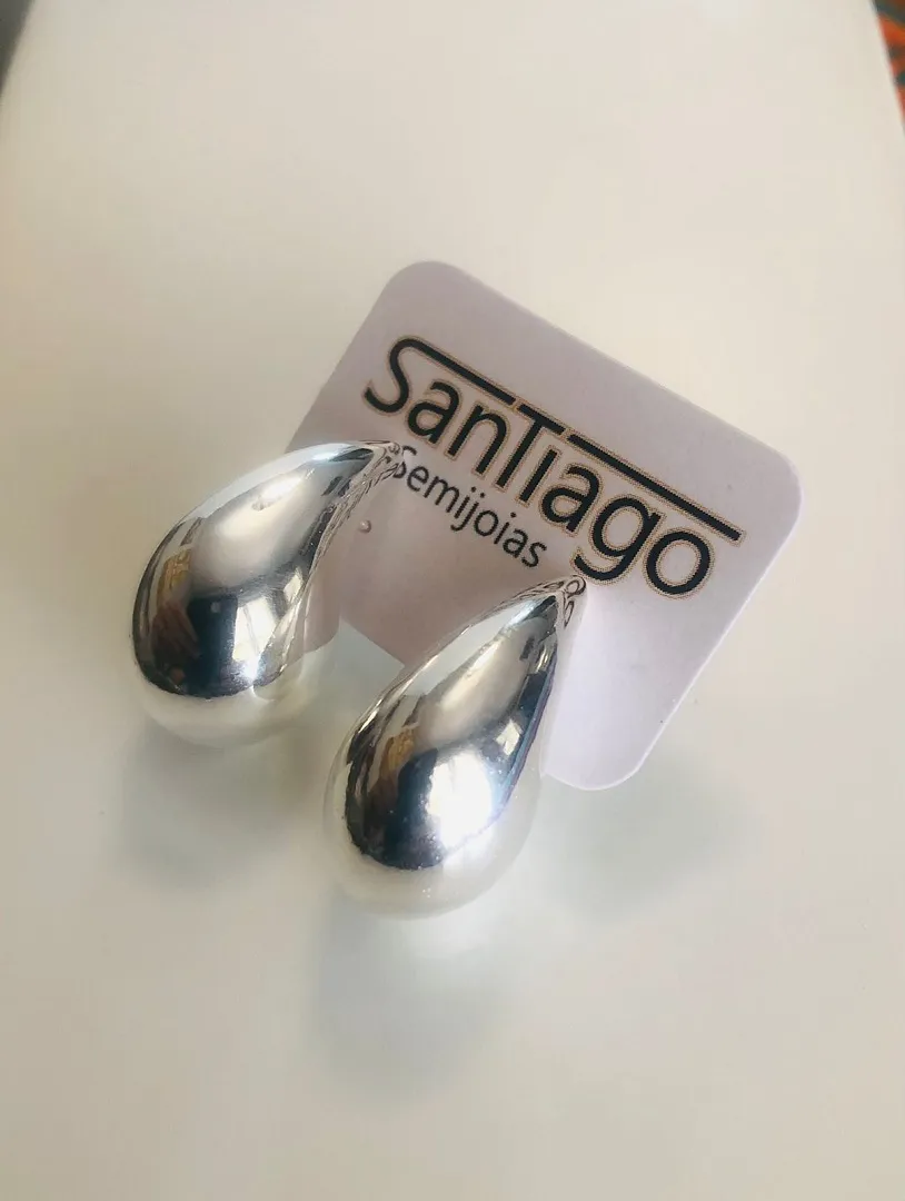BRINCO GOTA GRANDE ABS LISO BANHO DE PRATA ADNY