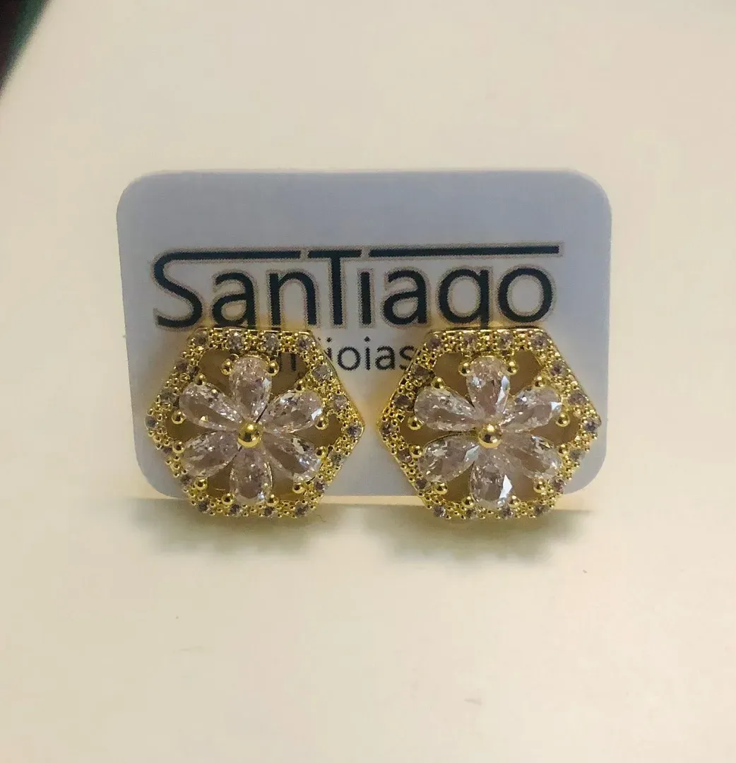 BRINCO SEXTAVADO FLORES EM FILETE ZIRCÔNIA SPE