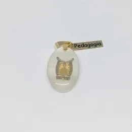 PINGENTE DE PROFISSÃO PEDAGOGIA MADRE PÉROLA DOURADO