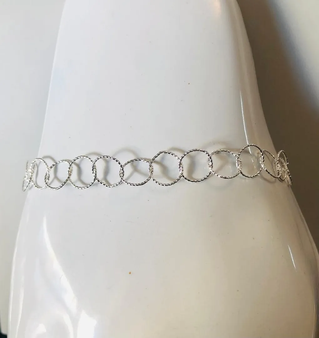 PULSEIRA ESFÉRICO VAZADO LEVE TRABALHADO BANHO DE PRATA ADNY