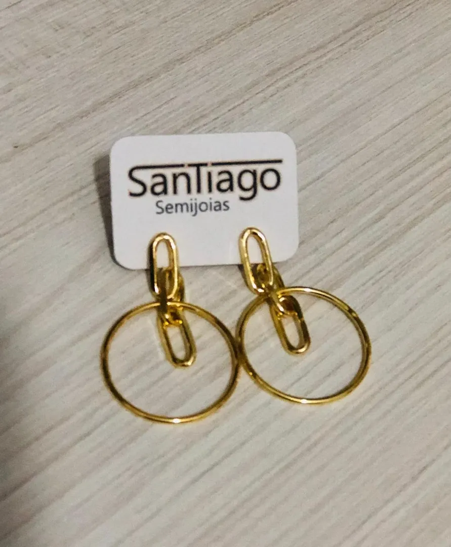 BRINCO ESFÉRICO COM ELOS DOURADO